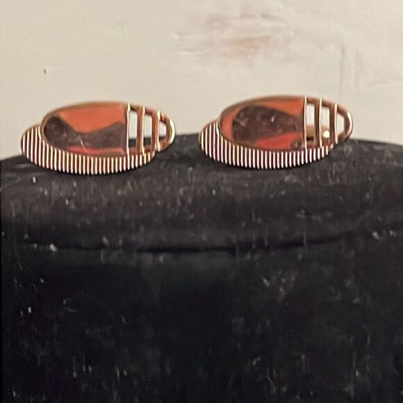 Vintage 60s Swank Art Deco oval diamond etched gold tone bullet back cuff links - Picture 2 of 13